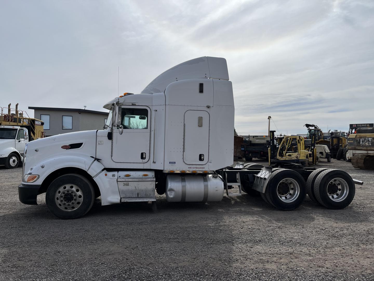 TRACTOCAMION PETERBILT 386